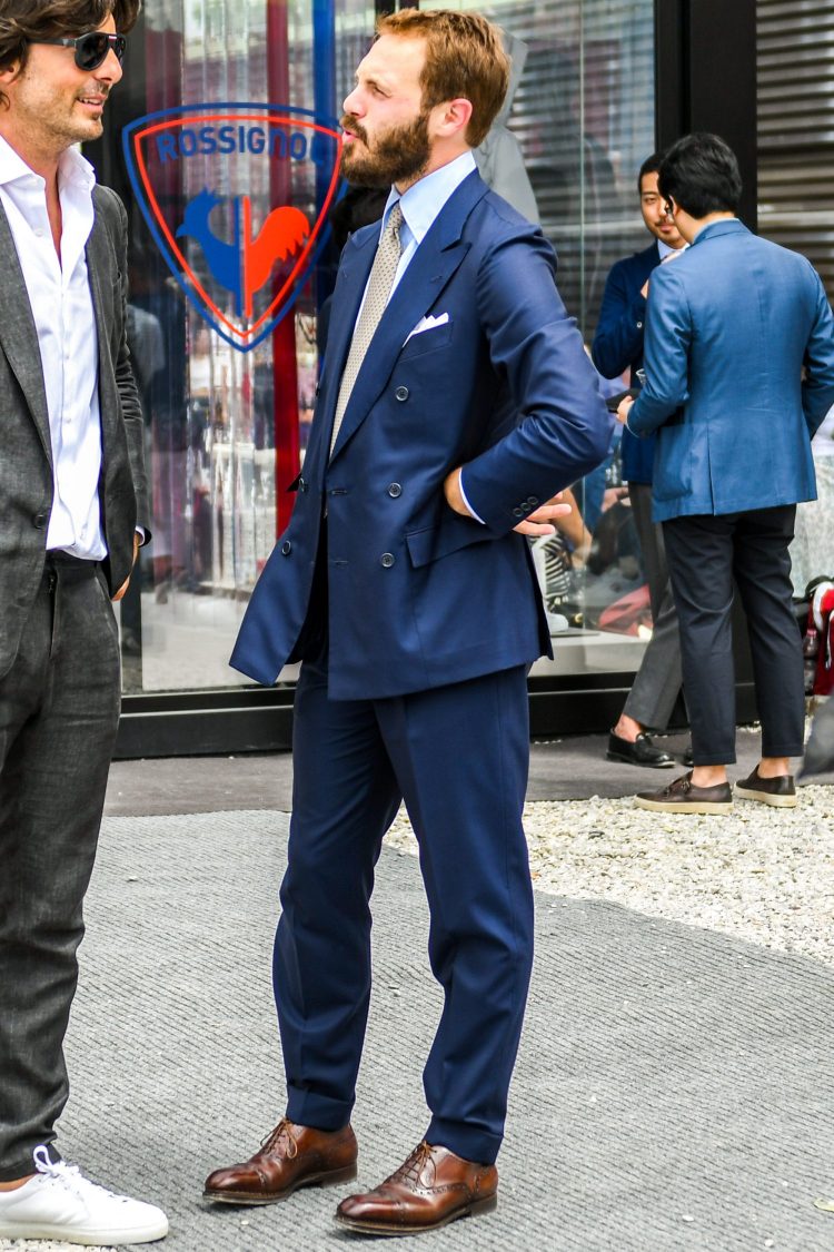 Navy suit with brown shoes for a cozy look