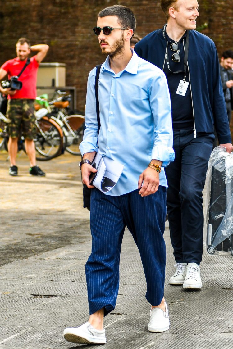 Effortless blue shirt coordinate with item choice and arrangement