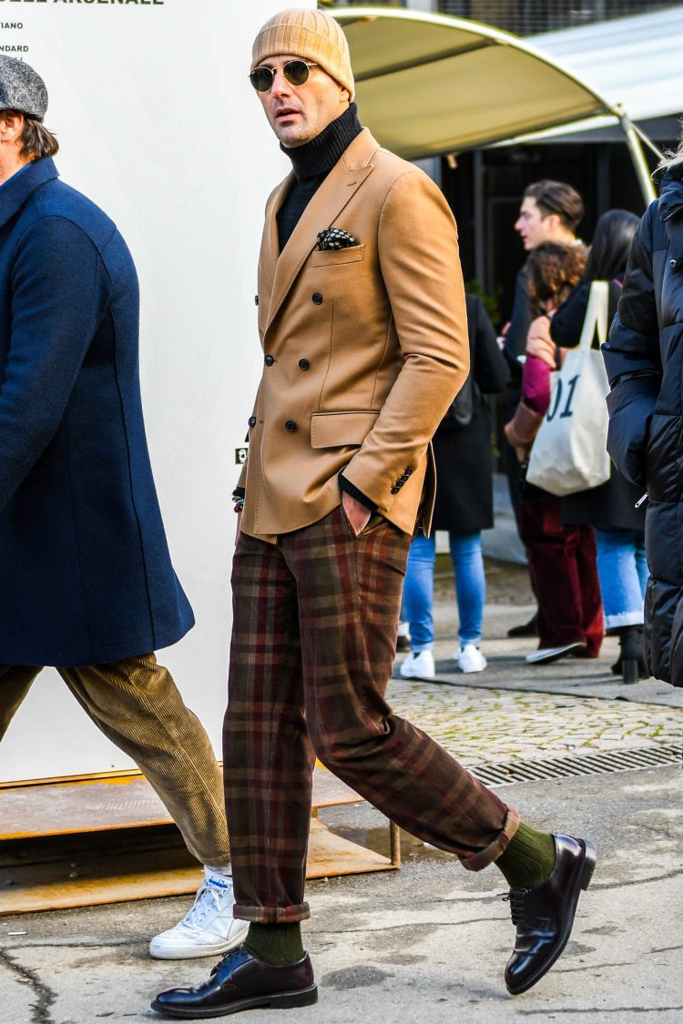 Trend-conscious brown jacket coordinate with autumn camel and plaid