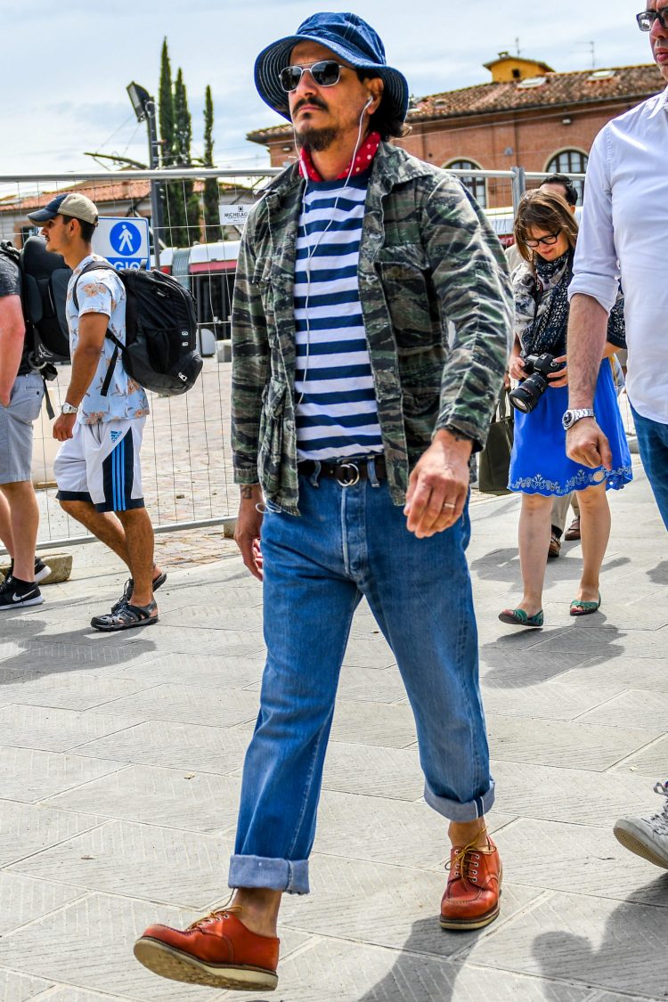 Camouflage print military jackets harmonize your personality with just the right fit.