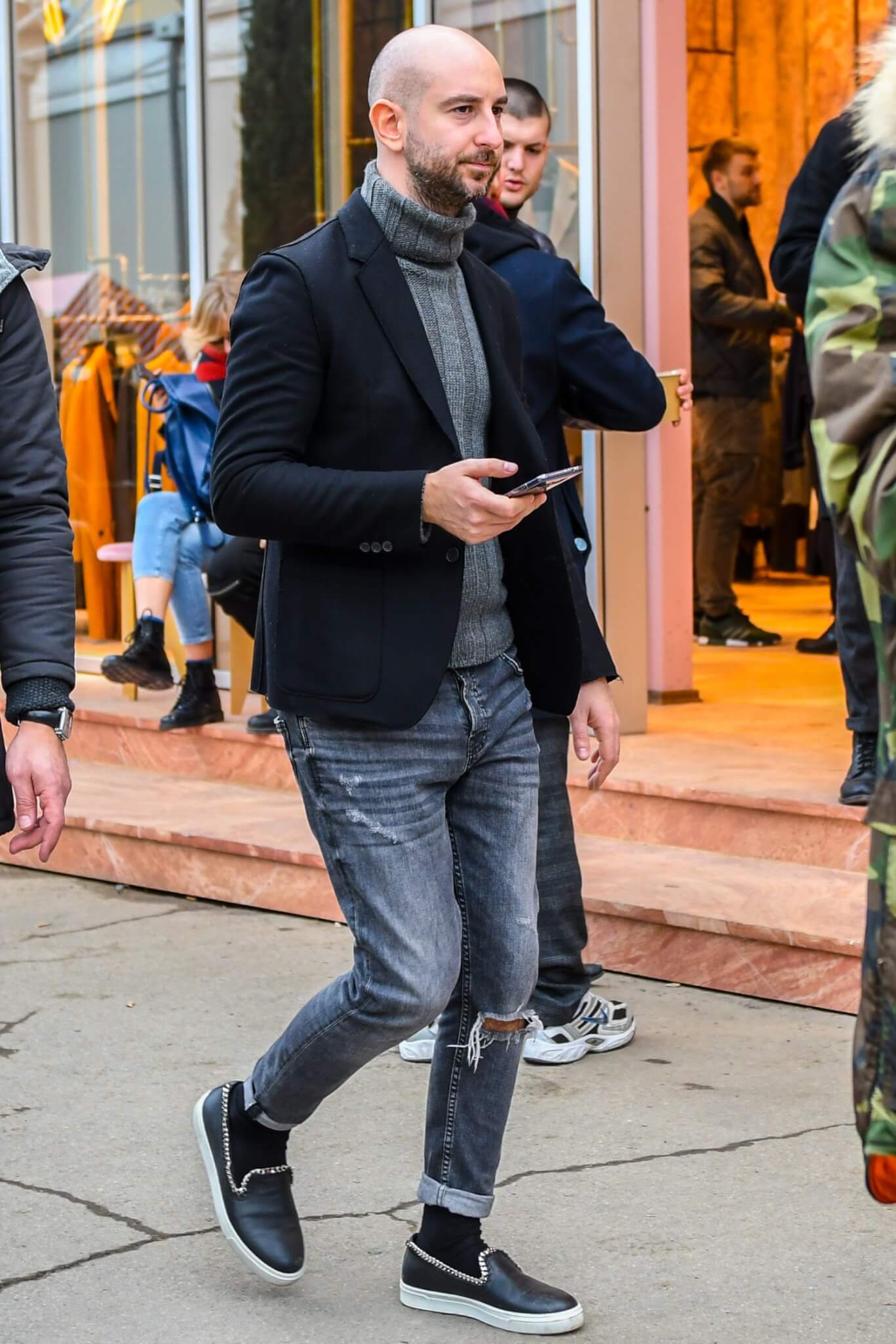 ニット セーター メンズコーデ特集 注目の着こなし アイテムを紹介 メンズファッションメディア Iicf ページ 9iicf 男前研究所 ページ 9