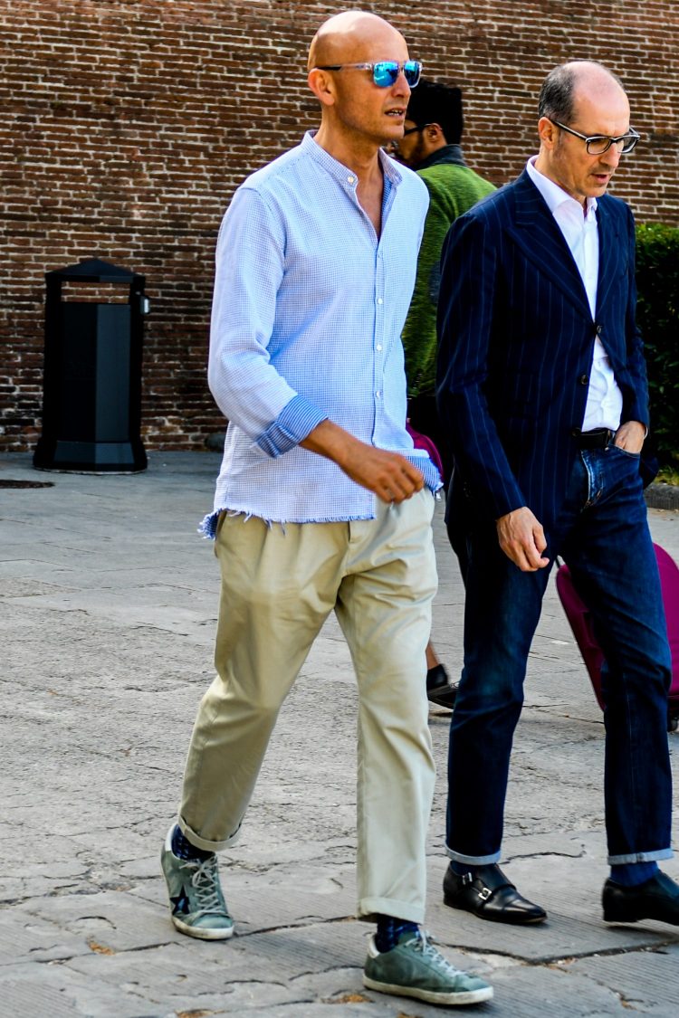 Blue shirt coordinate that combines wild details and elegant patterns