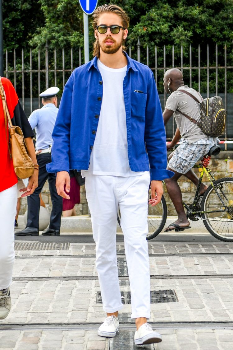 Shirt jacket coordinate that highlights freshness and cleanliness with the contrast of blue and white