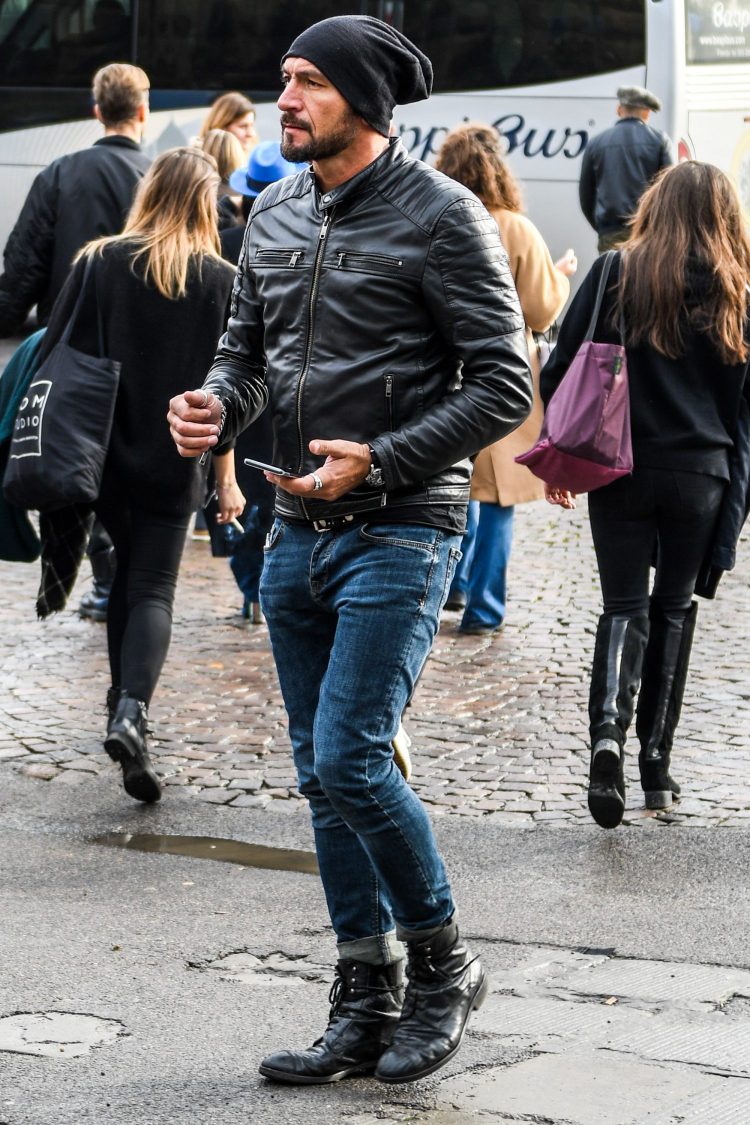 A single rider's jacket coordinate that accentuates masculinity with a subtle technique