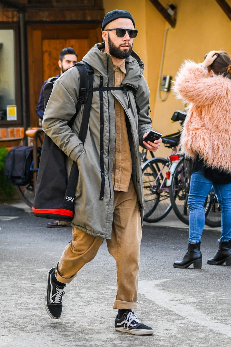 Mixing outdoor and work style in a beige setup