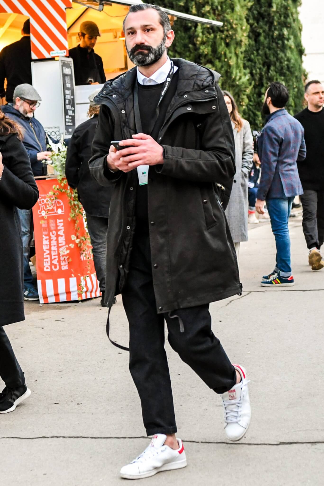 白スニーカー メンズコーデ特集 大人の余裕が漂う瀟洒な着こなし