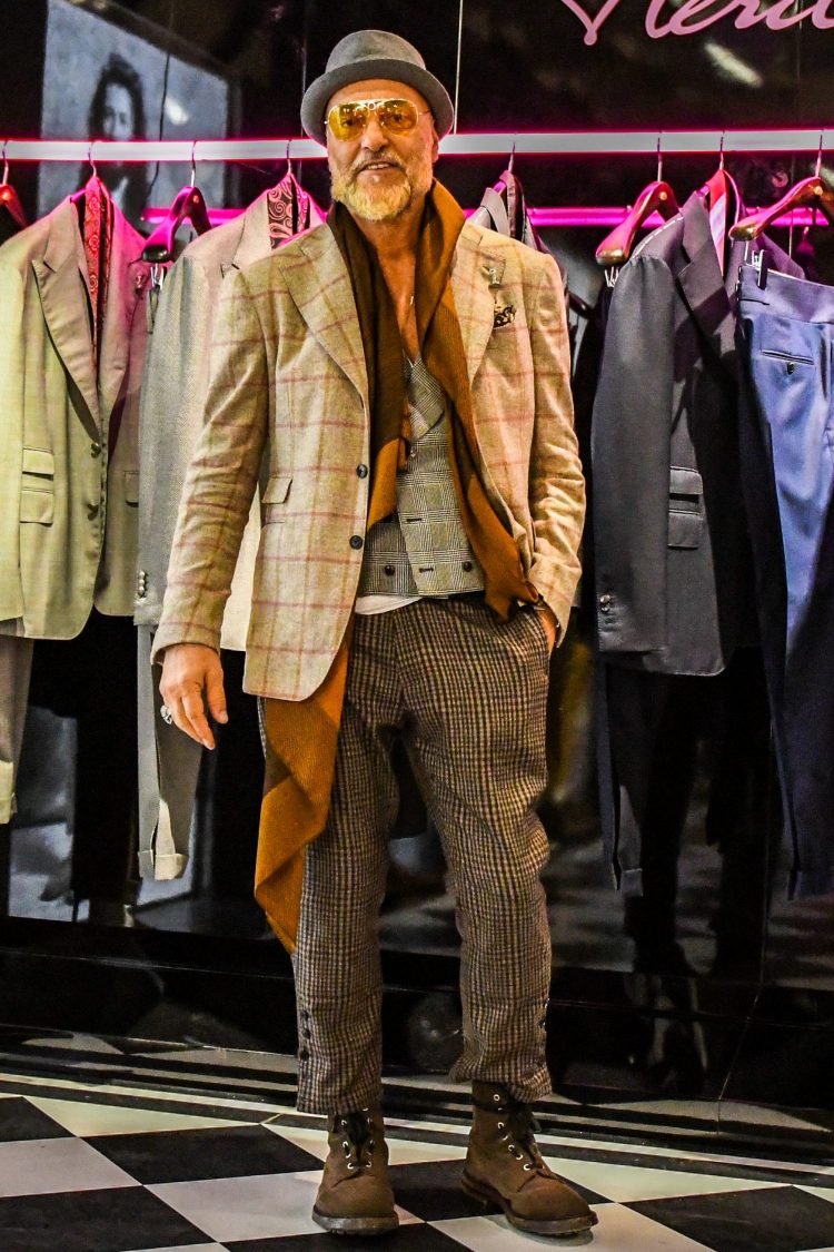 Jacket style with a rich expression created by layering different checkered items