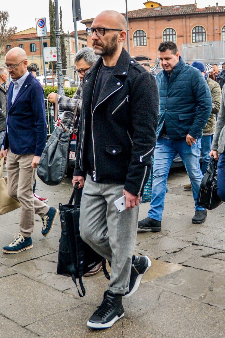 Men's monotone coordination of woven rider's jacket with zipper detail and black trainers