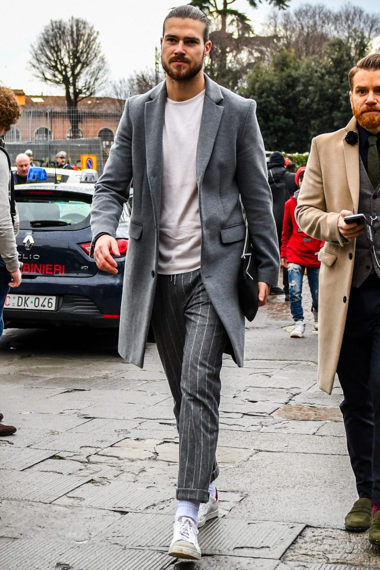 Gray striped winter pants coordinate linked to the stylishness of a slim chester coat