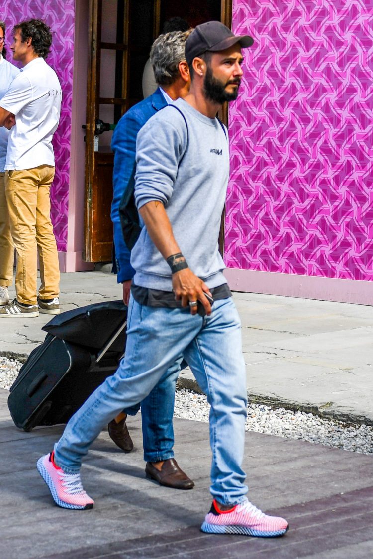 Men's gray sweatshirt coordination with black and white accents