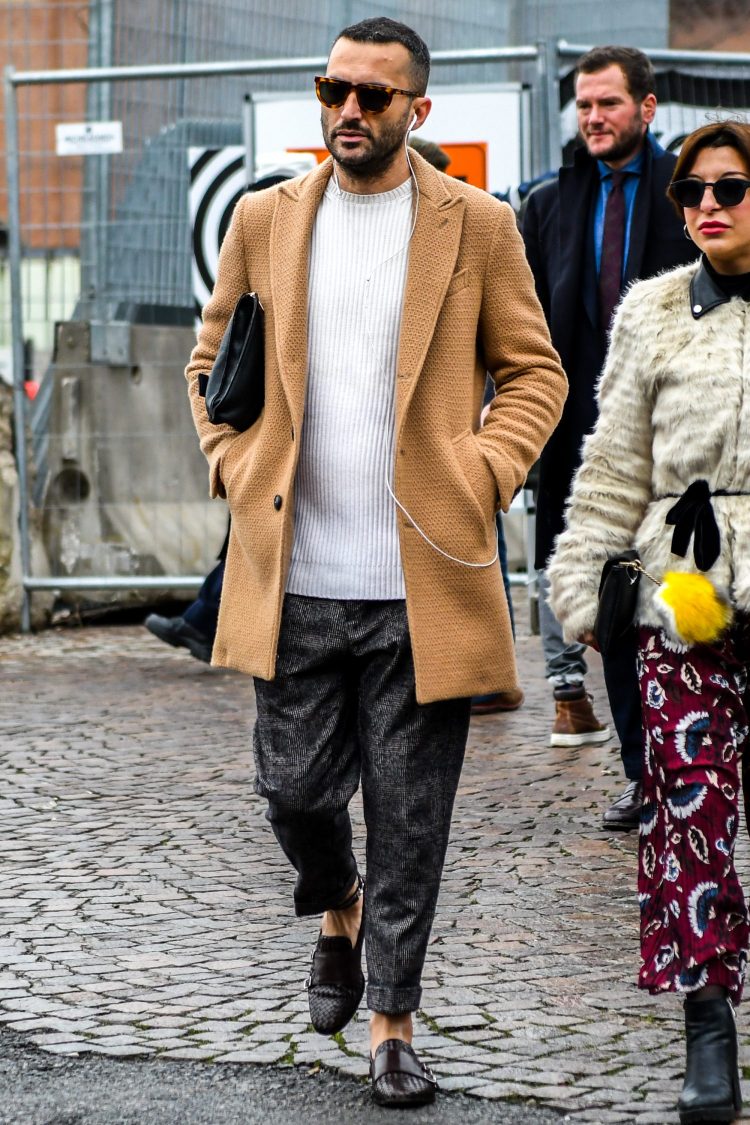 Knit beige chester coat gives the cord a mild look.