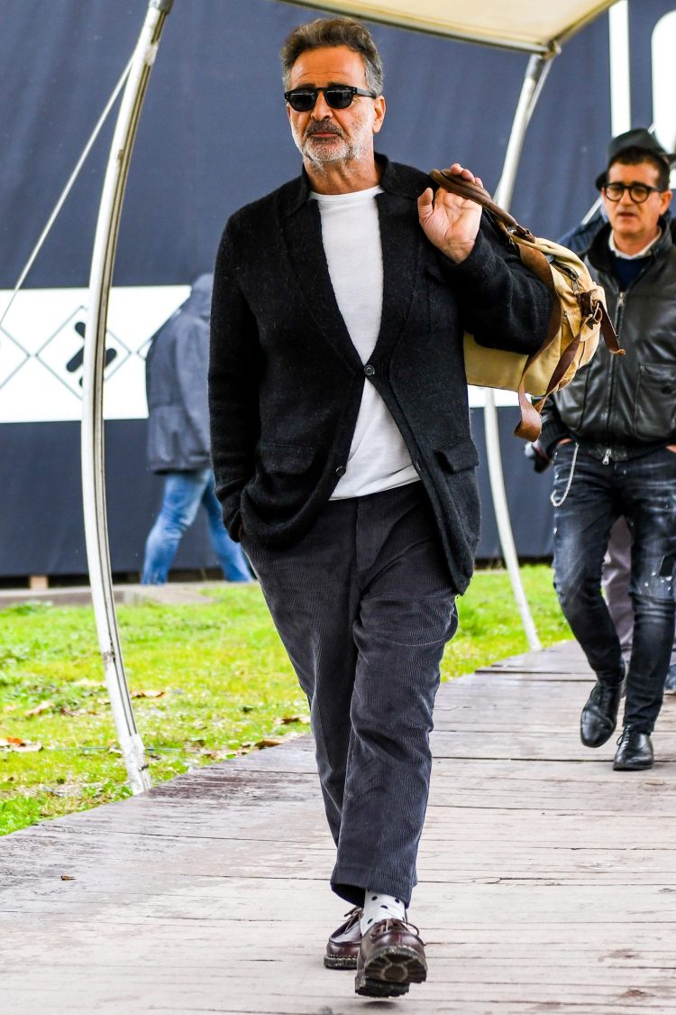 Loose-fitting winter pants style with a jacket-type cardigan