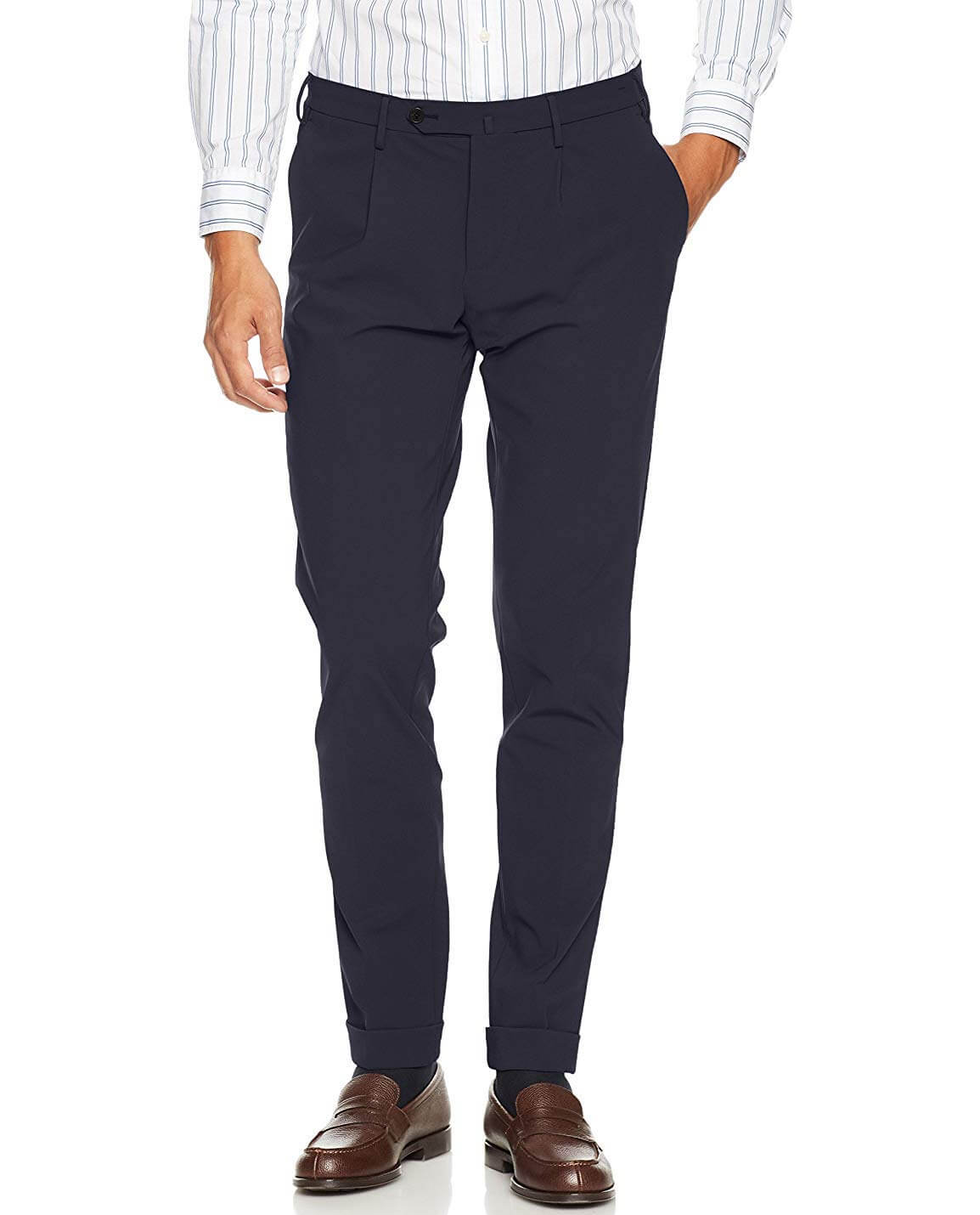 ネイビーパンツ コーデ メンズ特集 キレイ目な雰囲気を醸す洒脱な着こなし アイテムを紹介 メンズファッションメディア Otokomae ページ 32 ページ 32