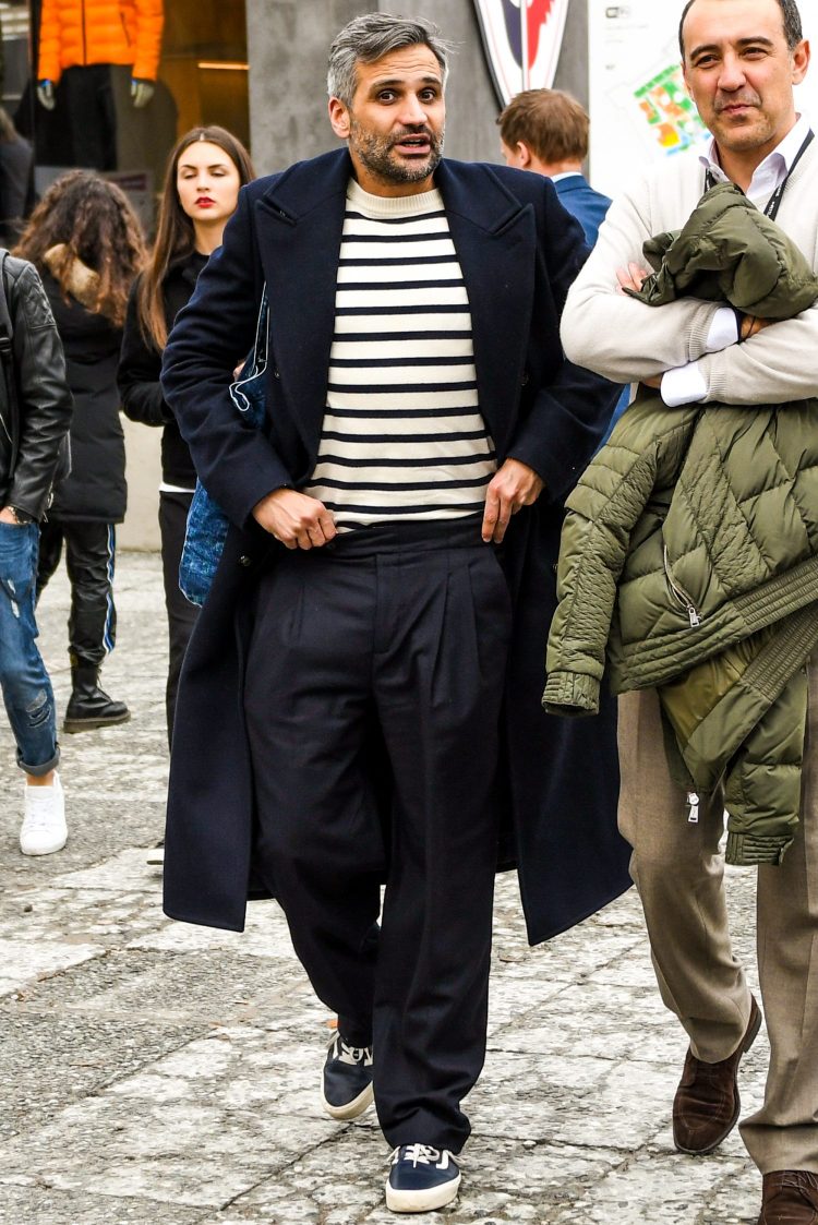 Wide silhouette pleated pants for a modern street style