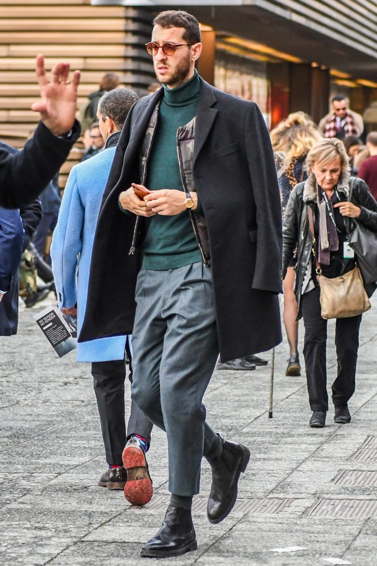 Cropped pleated pants with tapered silhouette and side gore boots for stylish footwear