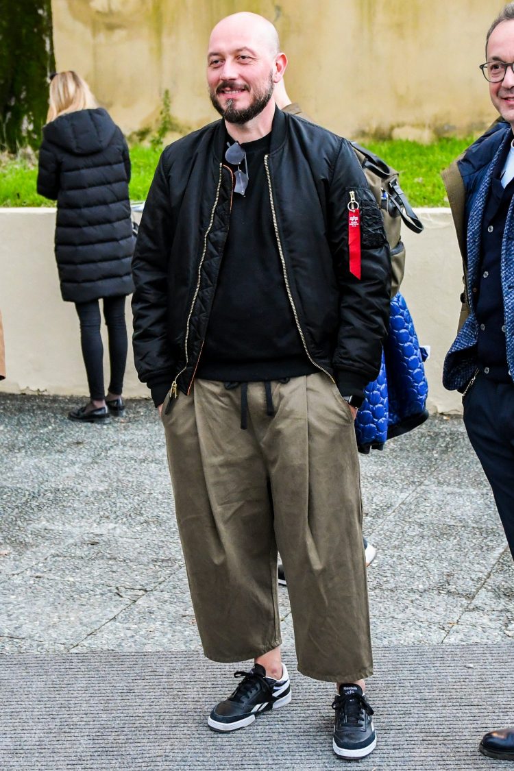 Hakama-like pleated pants for a unique coordinate