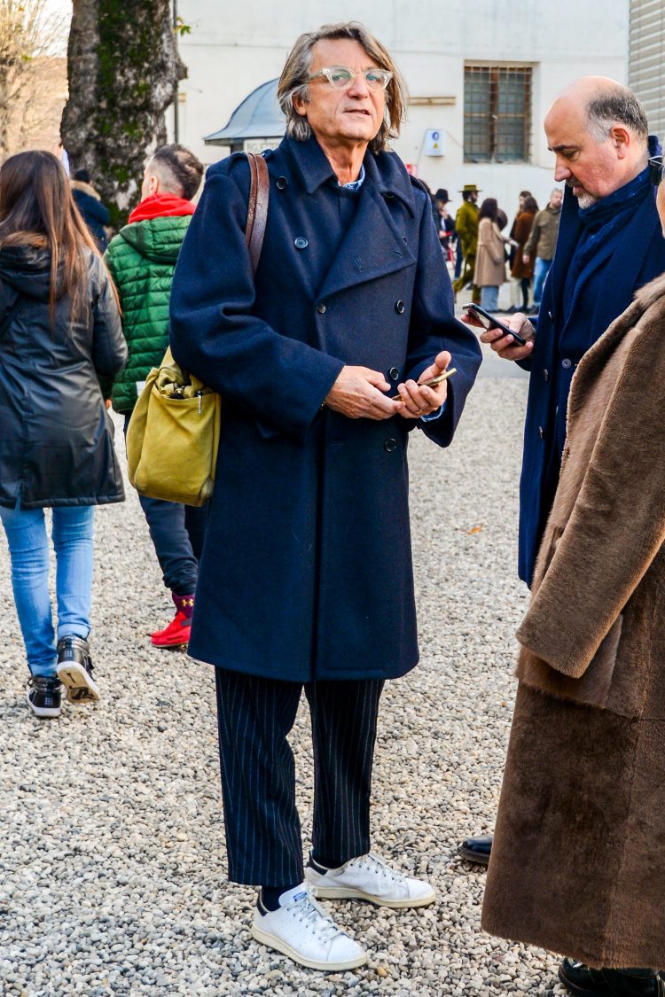 Offset the heavy look of the navy long coat with the lightness of the Stan Smiths.