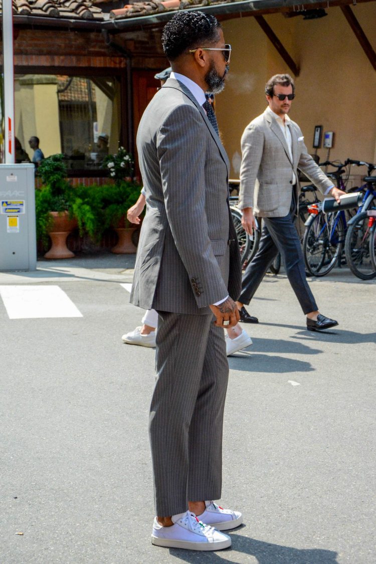 Gray striped suit and white sneakers for a lightweight coordinate