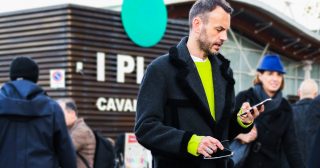 ネオンカラーが今季のトレンドに！差し色使いでメンズコーデにスパイスを