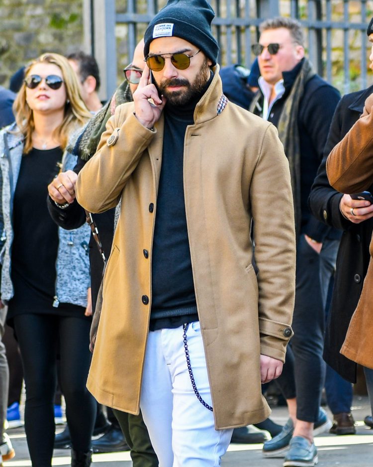 Double bridge round sunglasses give a classic modern look to your outfits