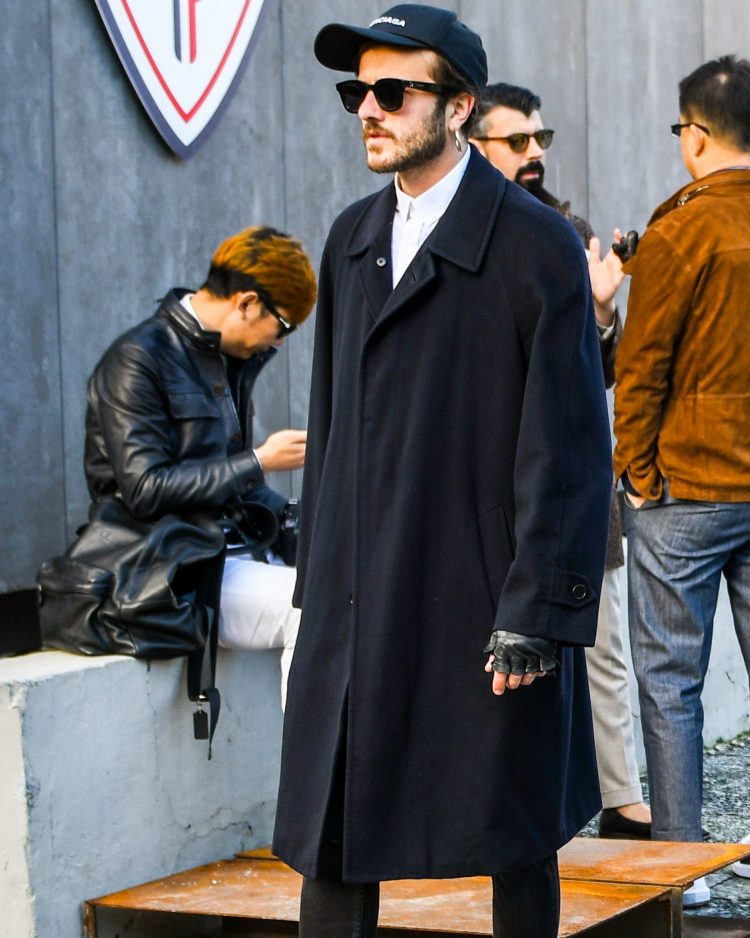 Cool black Wellington sunglasses coordinate with monotone coordinates for added sophistication.