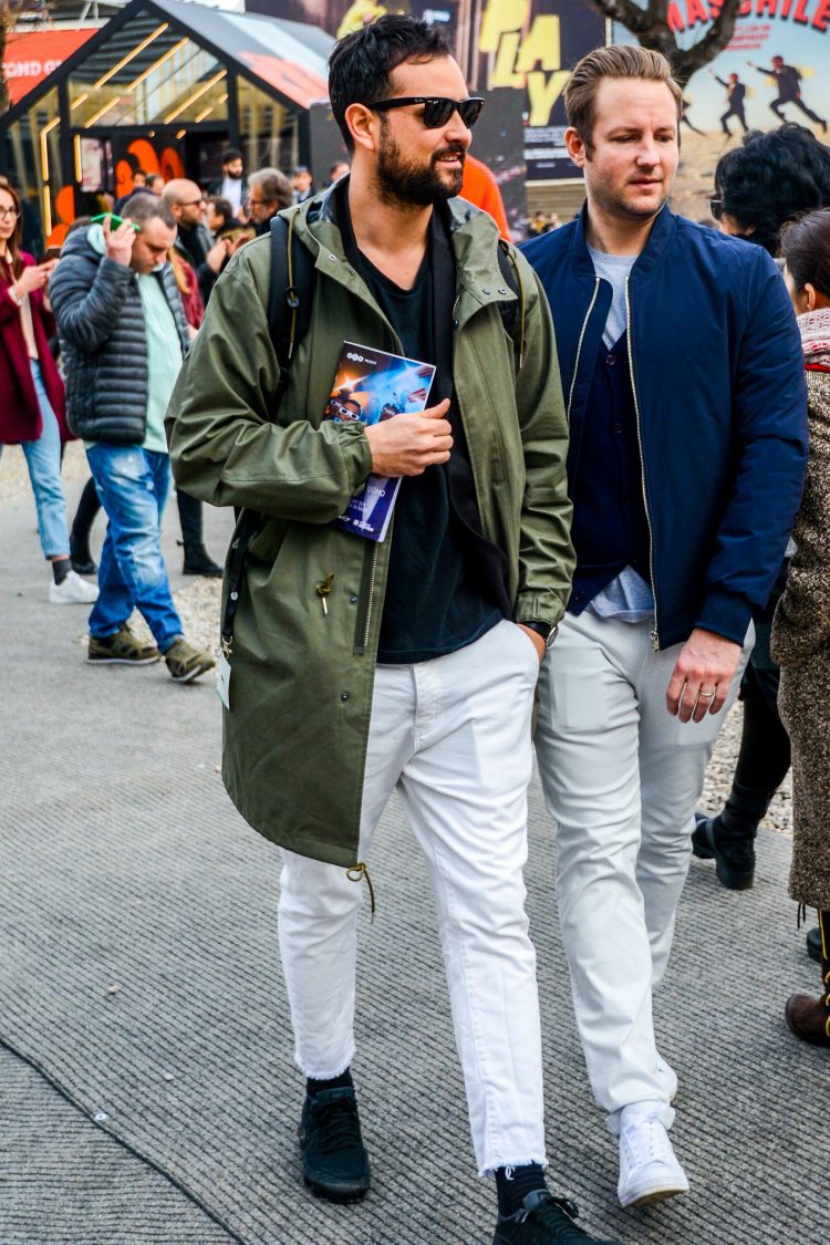 Cut-off white pants coordinate with a hint of mischievous nuance