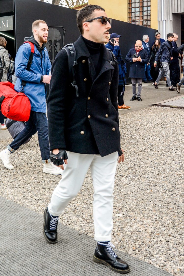 Monotone white pants with an edge by using accessories