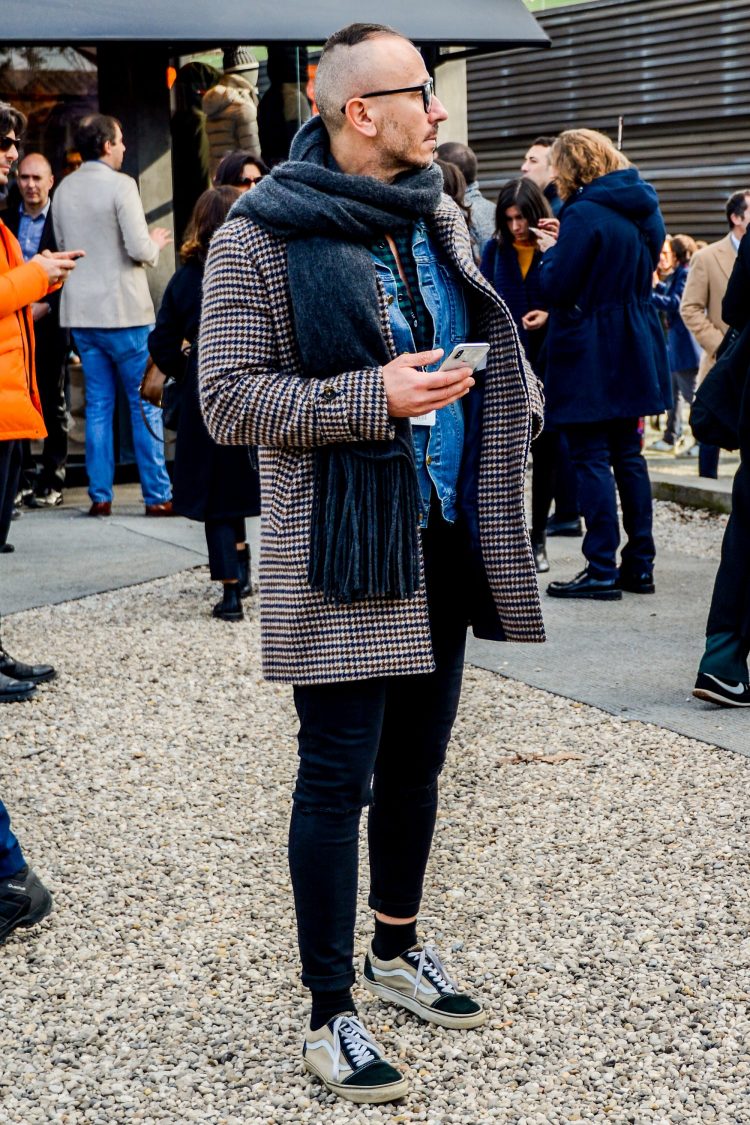 Hound's tooth patterned coat with denim jacket as inner lining for a rougher look