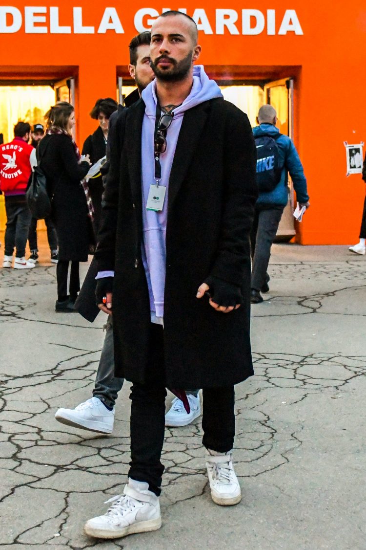 Gray sweatshirt parka and white sneakers for a cozy coat style