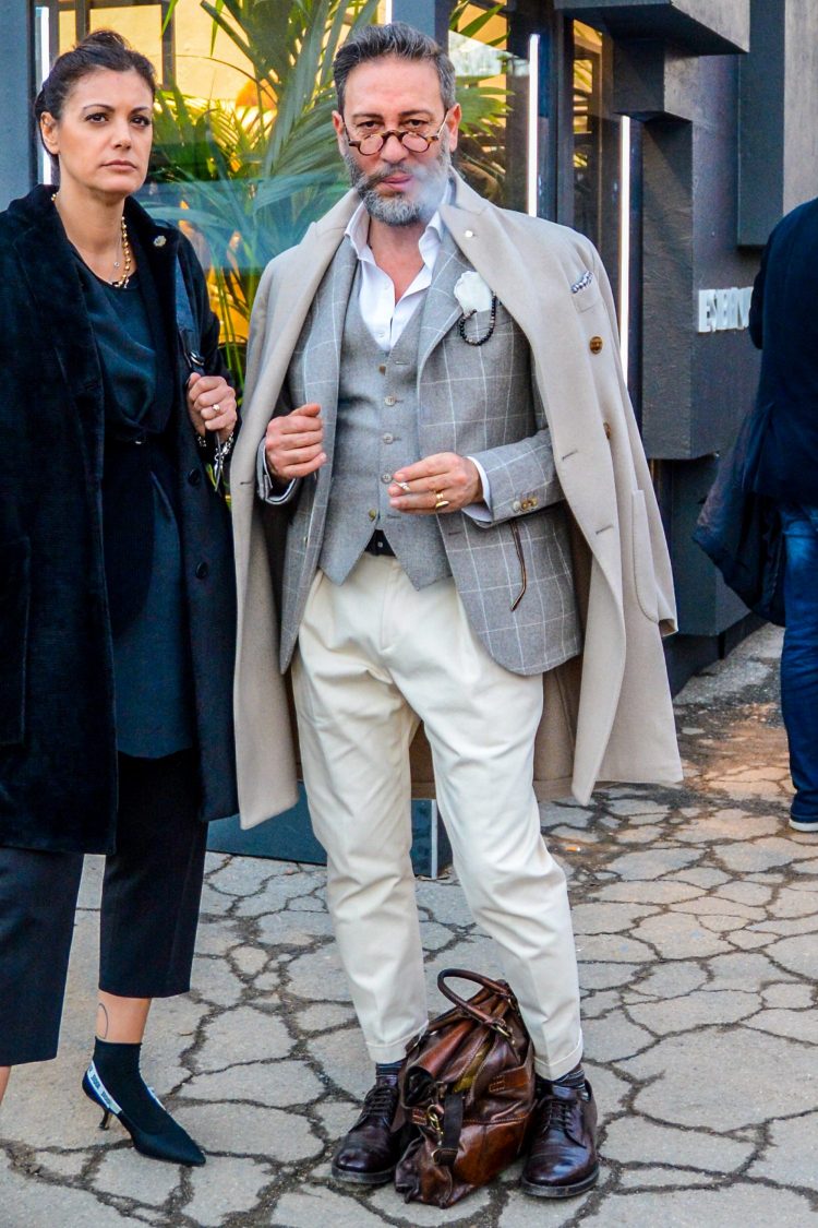 Stylish white pants coordinate with beige to gray gradient