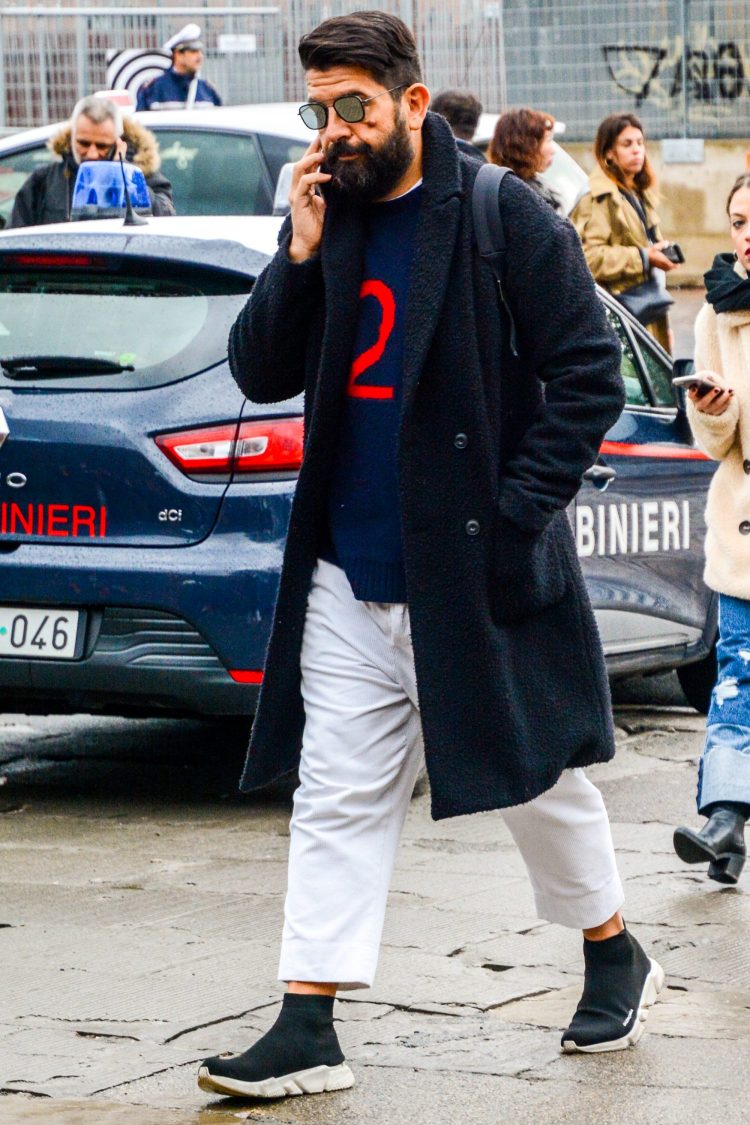 Cropped white pants in a wide silhouette give the coordinate an ethereal look