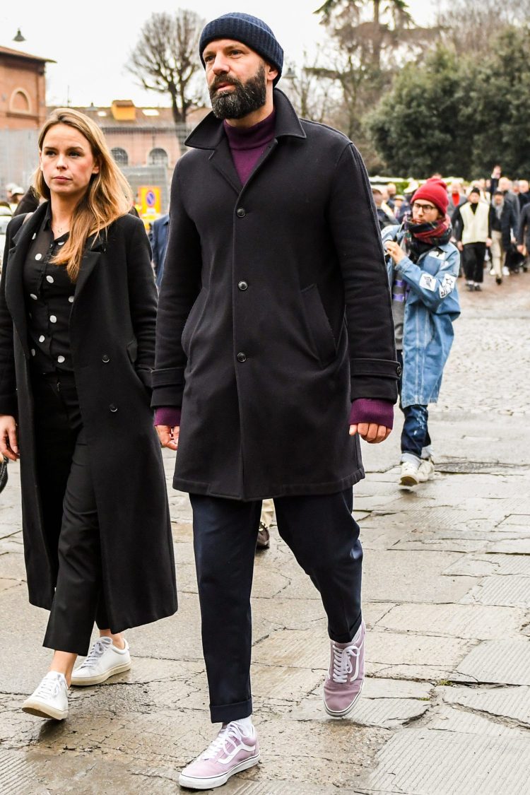 Turtleneck knits in trendy colors can be used in layered coordinates to add a splash of color.