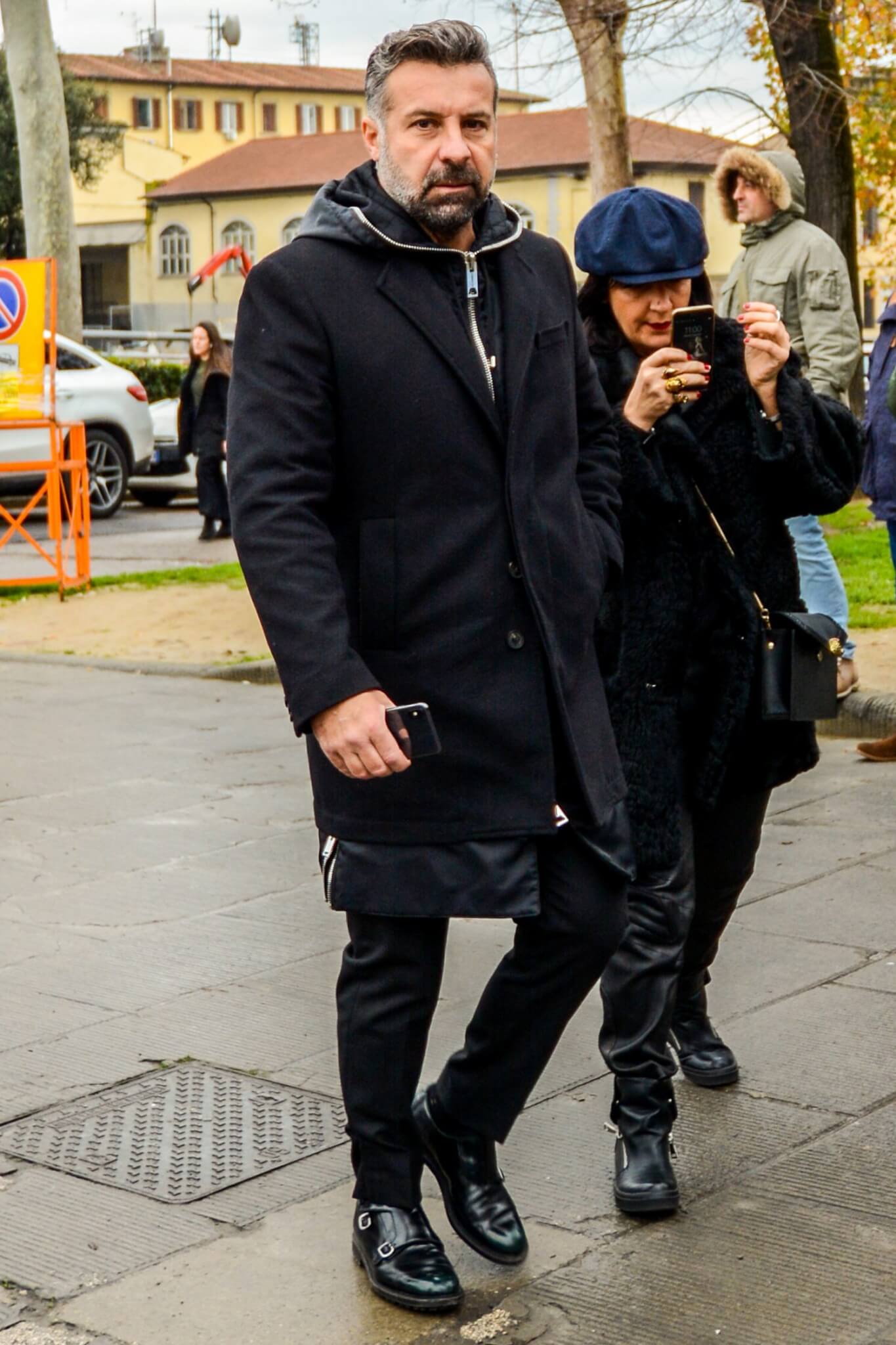 黒コーデ メンズ特集 ブラックアイテムでまとめた都会的着こなし アイテム紹介 メンズファッションメディア Otokomae ページ 28 ページ 28