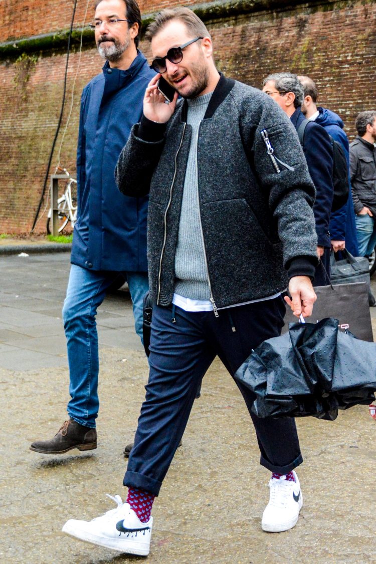 Wool bomber jacket can be worn smoothly as a light blouson