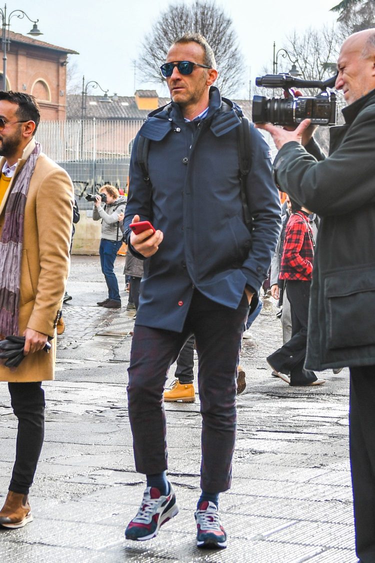 Men's navy hooded coat chic in dusty colors