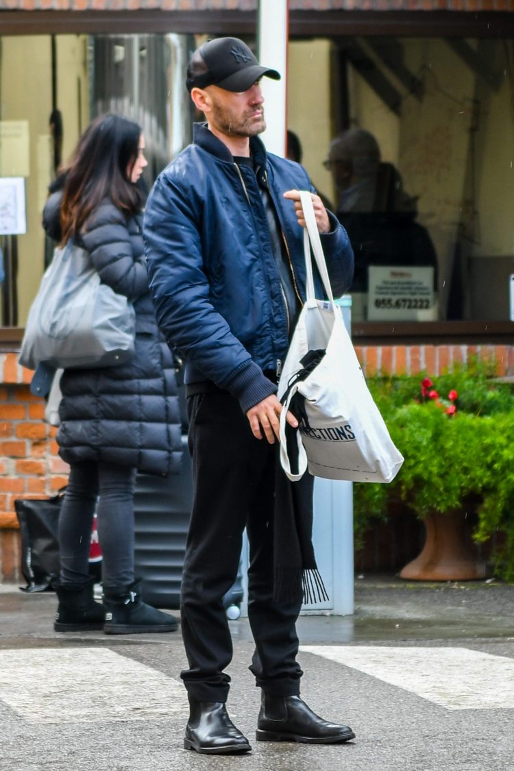 Casual style with navy bomber jacket in cool contrast with black