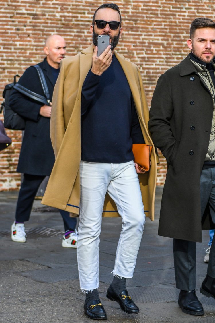 Coordinates with white pants matched with elegant colors