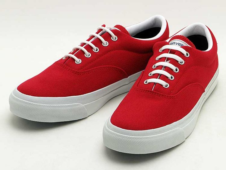 赤スニーカー コーデ特集！レッドのスパイスを効果的にきかせた注目のメンズ着こなし＆アイテム紹介 メンズ