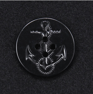 Pコートの定義 5「英国海軍の名残あるボタン」