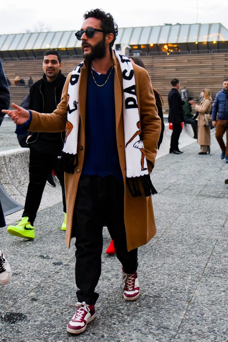 Pitti Uomo 95 Snapshot "Contemporary with black in Azzurro e Marrone! Catch the men's winter coordinates with spice."