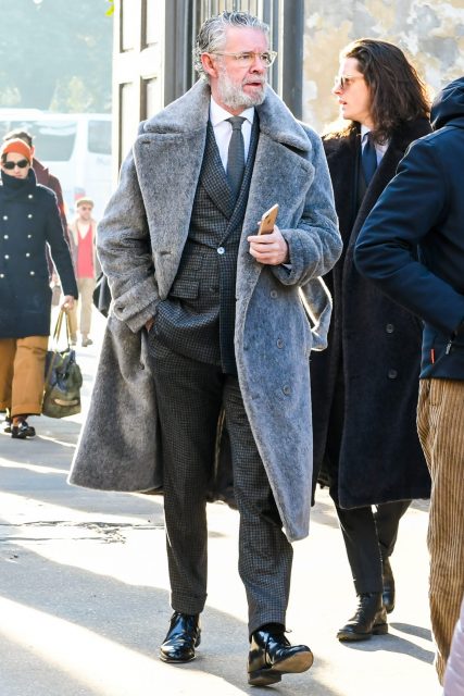 Royal coat that looks good with a suit style (3) "Ulster coat