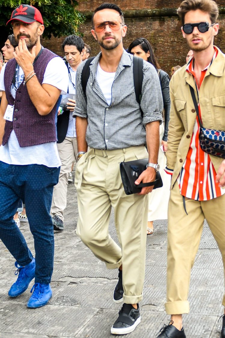 Black leather sneakers pull together a light, casual summer outfit.