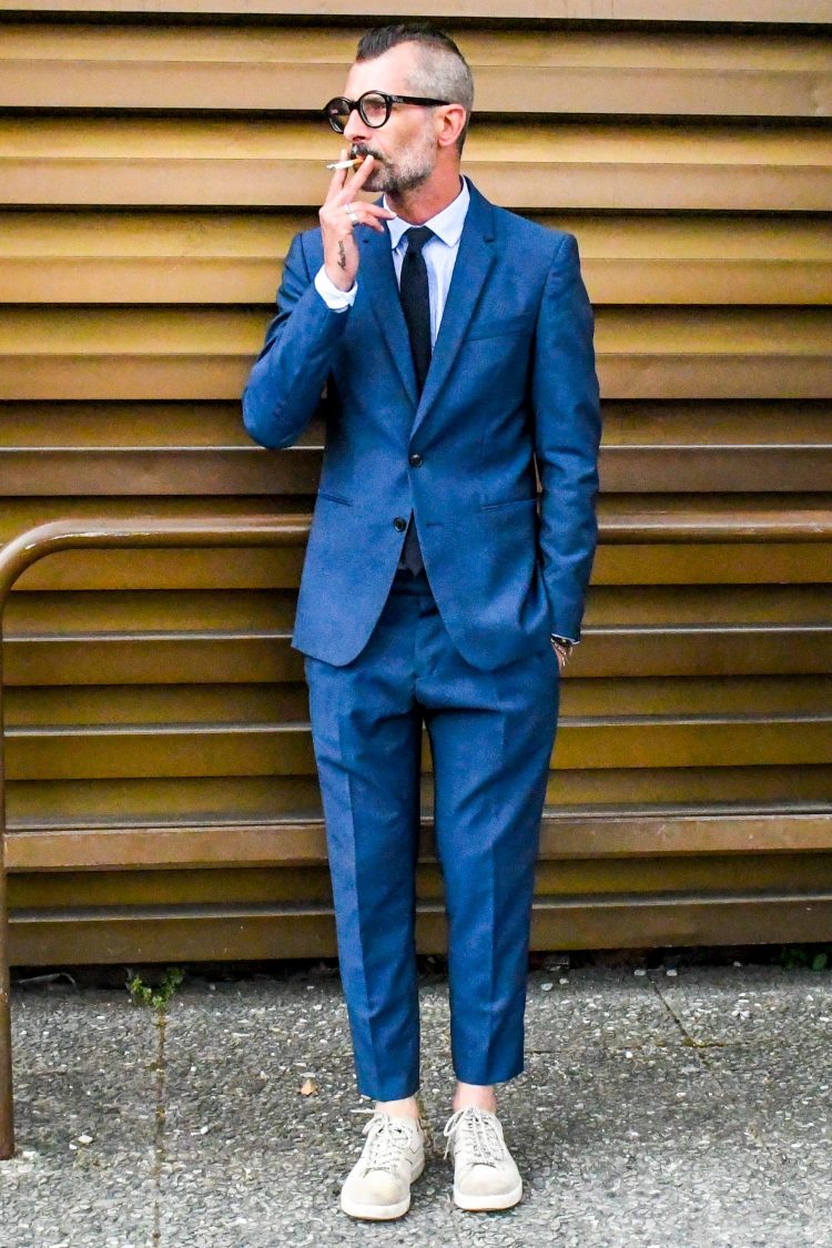 Coordinates with navy suit with narrow lapels for a minimalist look