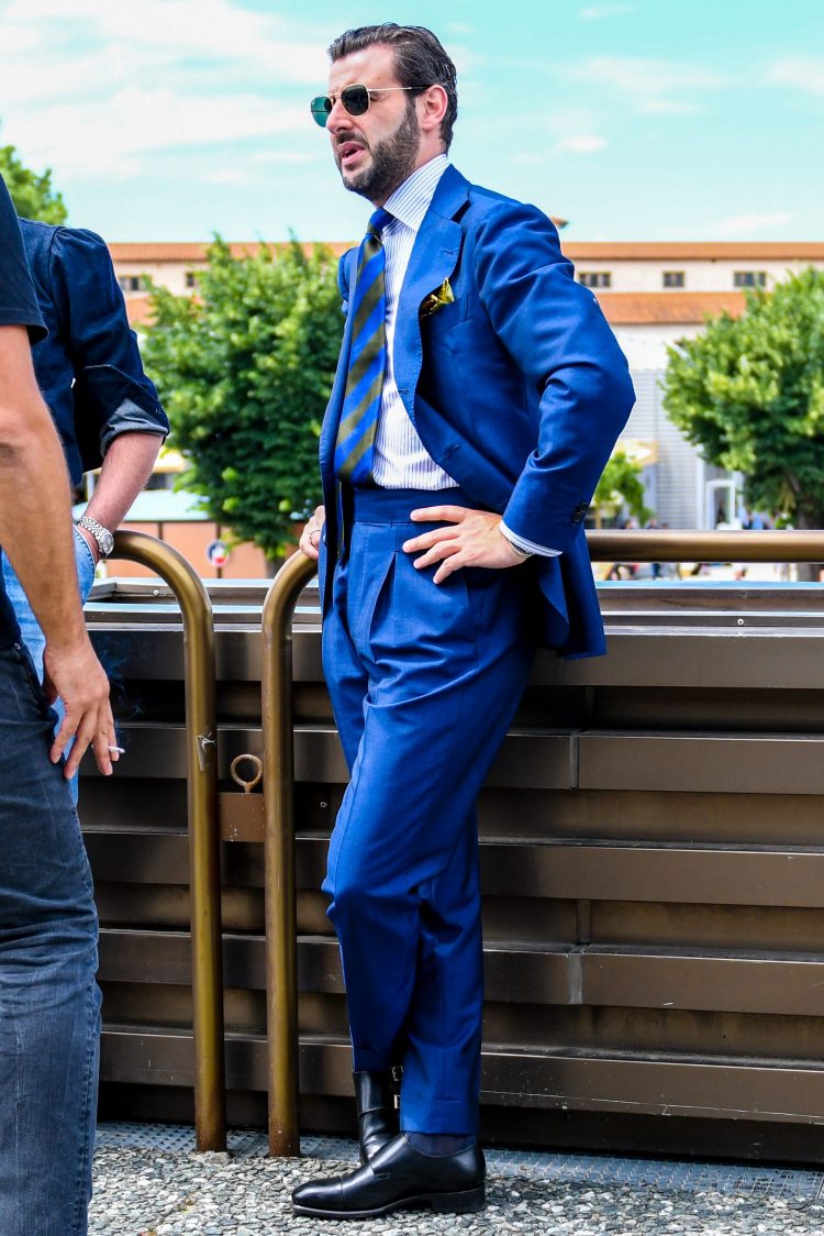 Sartoria's navy suits add a touch of color and dignity to your outfits.