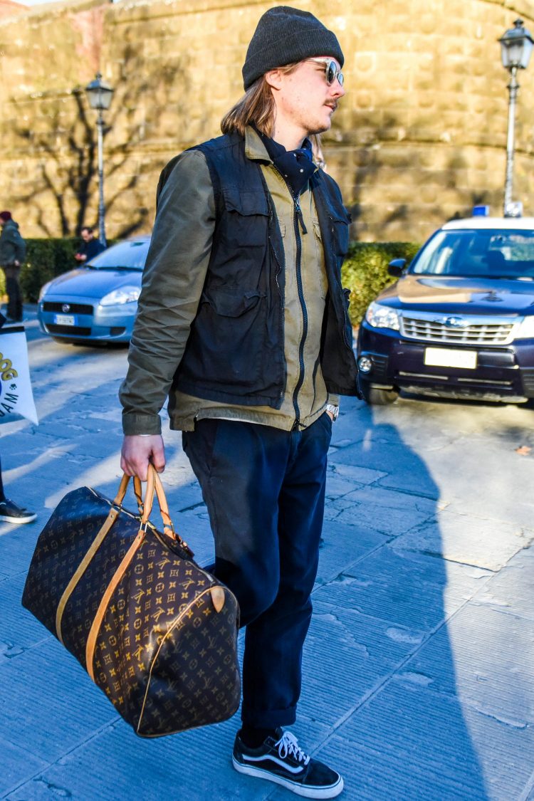 Vans Sneakers Cordage ""Expressing a highly seasonal street style with an outer utility vest and old school.