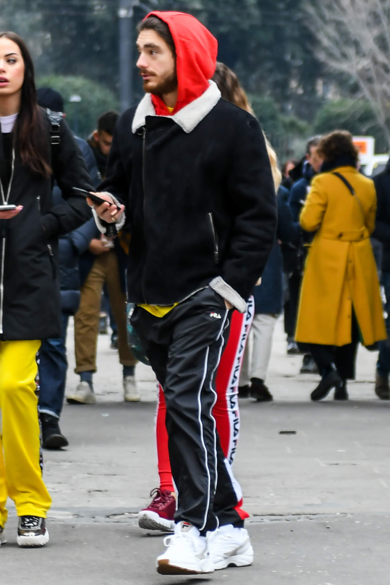 サイドラインパンツ コーデ メンズ特集 幅広い着こなしバリエーション アイテムを紹介 メンズファッションメディア Otokomae 男前研究所 ページ 18 ページ 18