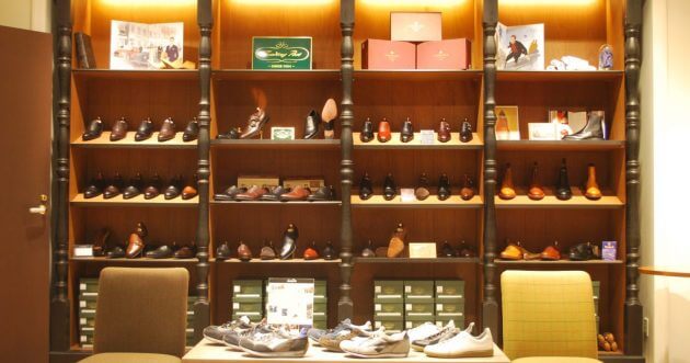 「Trading Post WHITE LABEL」二子玉川店がオープン！麻布テーラーのオーダースーツに合う革靴を販売