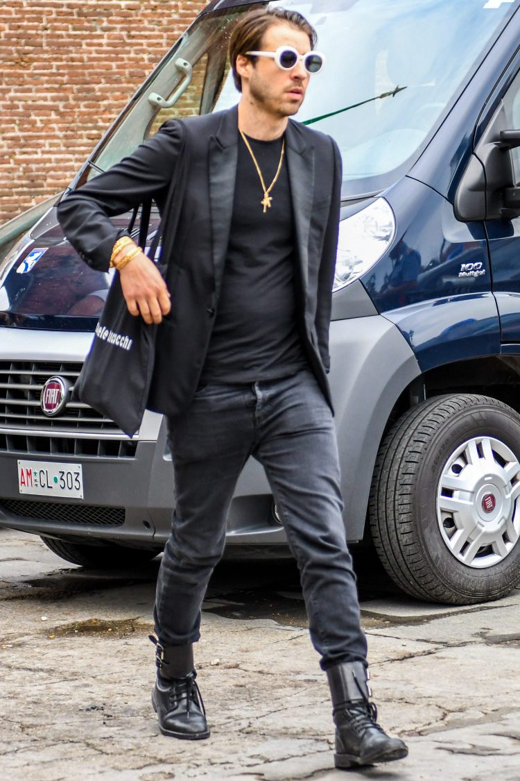 Slim black denim goes easily with modish coordinates.