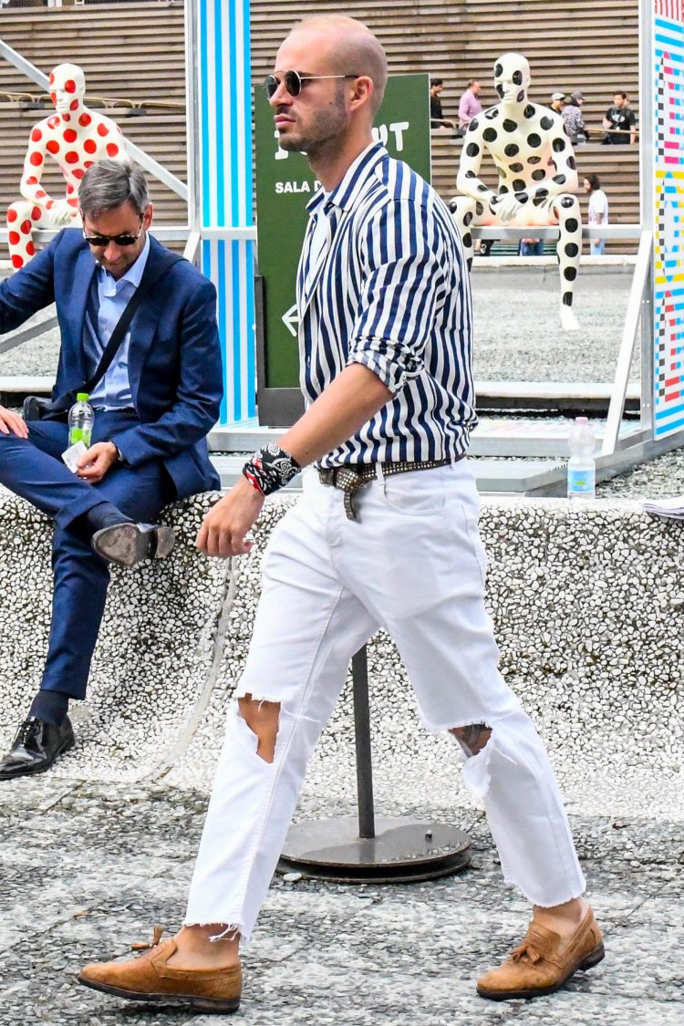 White jeans and striped shirt for a trend-conscious look