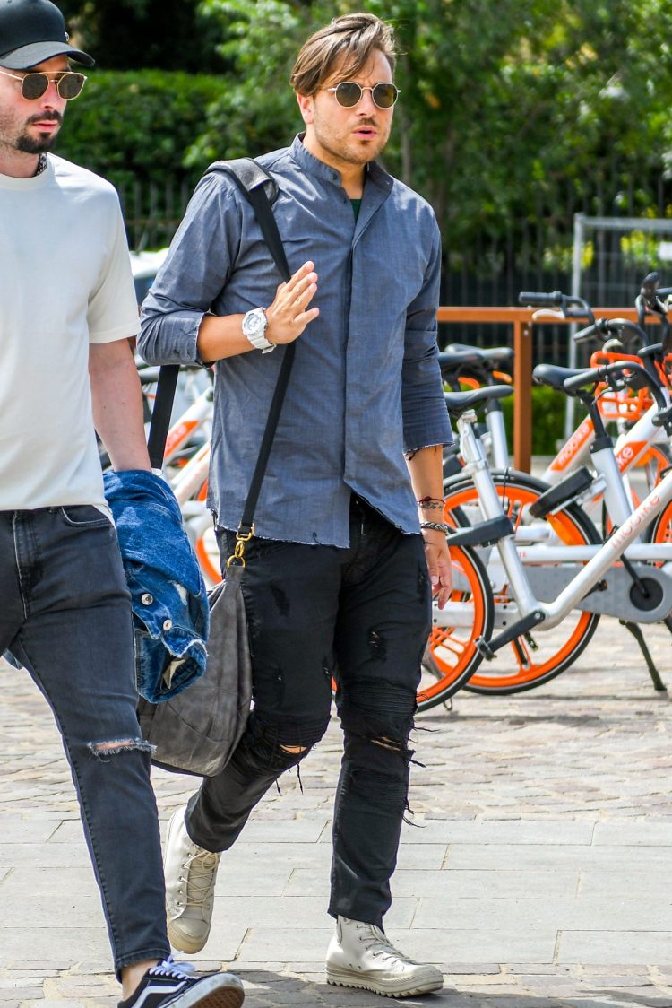 Damaged black denim adds an accent to a simple coordinate.